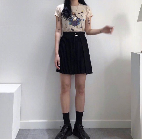 酷女孩图片 显腿长的黑色穿衣搭配参考图片