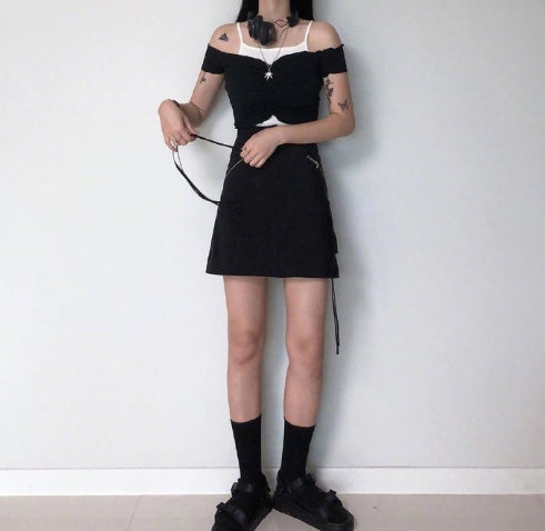 酷女孩图片 显腿长的黑色穿衣搭配参考图片