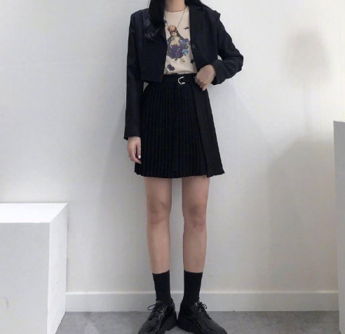 酷女孩图片 显腿长的黑色穿衣搭配参考图片