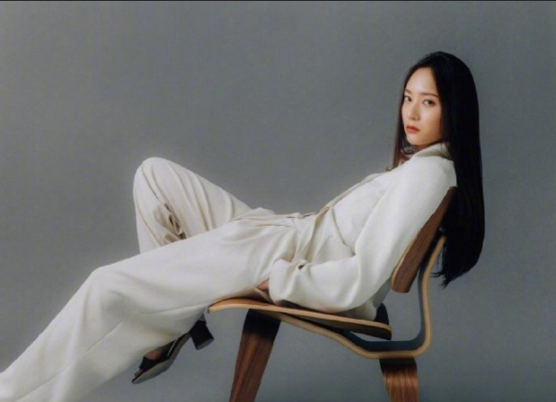 韩国美女图片 女歌手郑秀晶《Urbanlik》黑白硬照