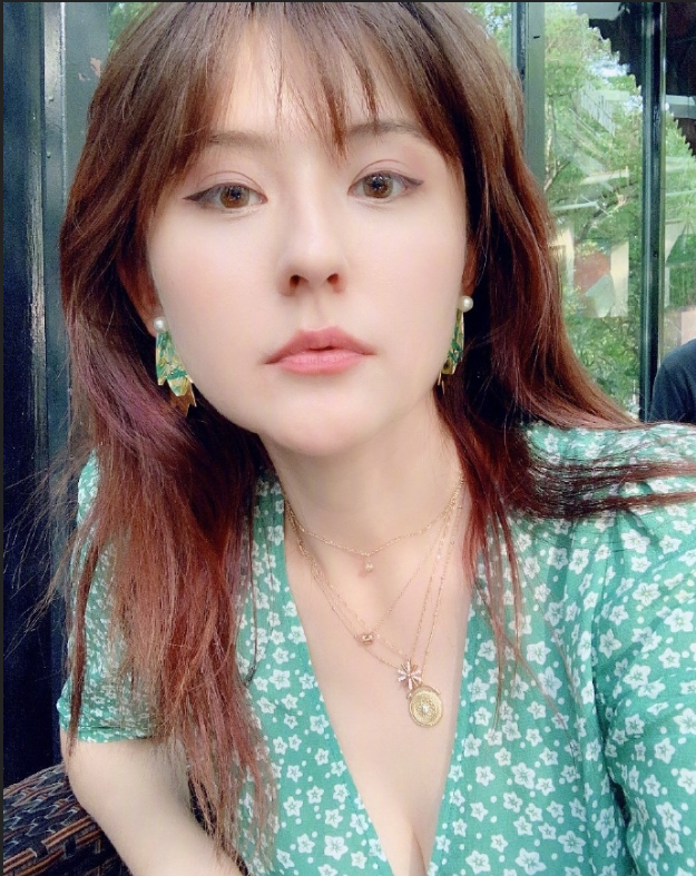 新疆美女图片 女明星热依扎自拍照图片