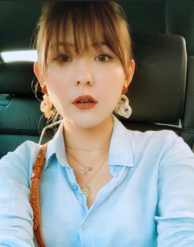 新疆美女图片 女明星热依扎自拍照图片