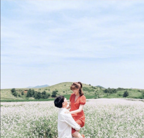 甜甜的旅拍婚纱照图片
