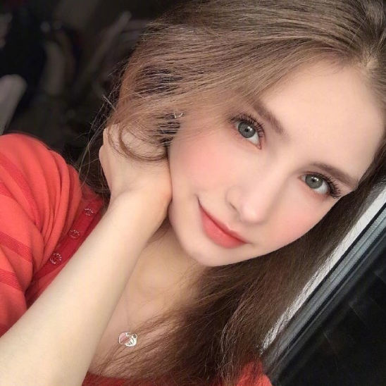 俄罗斯美少女Vanillllaicecream自拍照图片