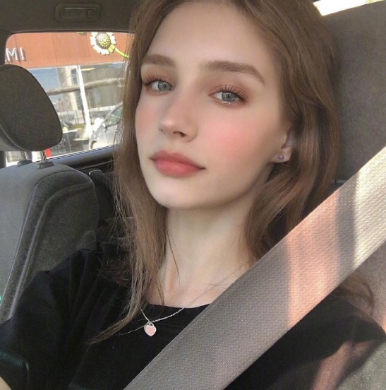 俄罗斯美少女Vanillllaicecream自拍照图片