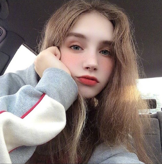 俄罗斯美少女Vanillllaicecream自拍照图片