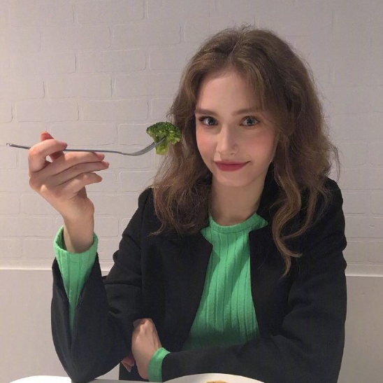 俄罗斯美少女Vanillllaicecream自拍照图片