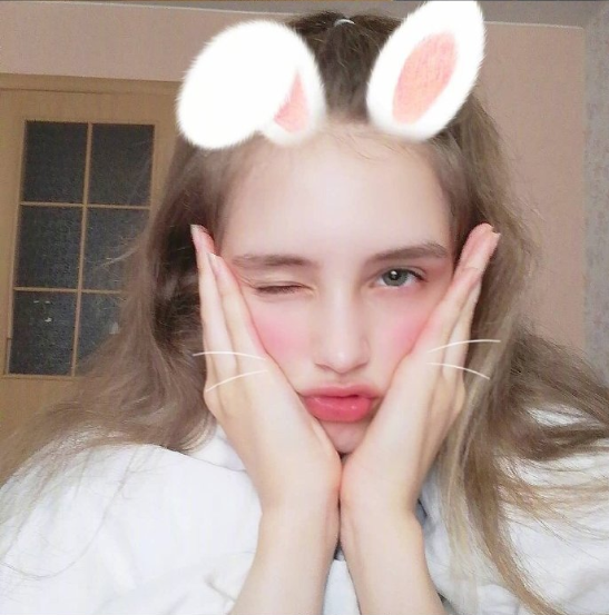 俄罗斯美少女Vanillllaicecream自拍照图片
