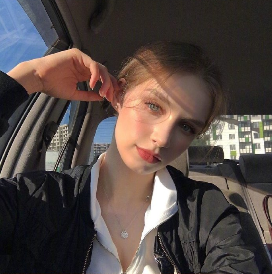 俄罗斯美少女Vanillllaicecream自拍照图片