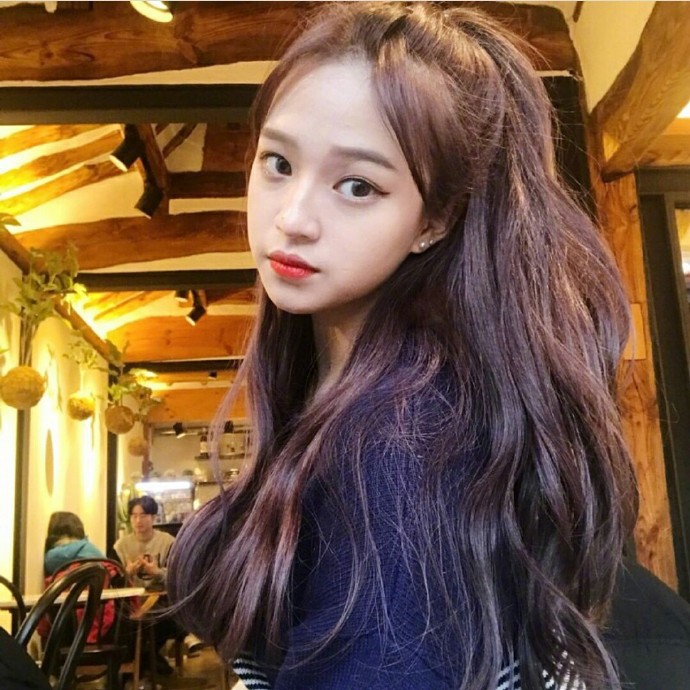 好看美女图片 浪漫的长卷发发型图片