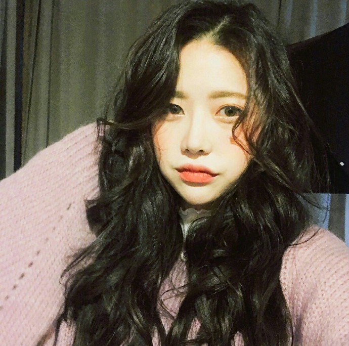 好看美女图片 浪漫的长卷发发型图片
