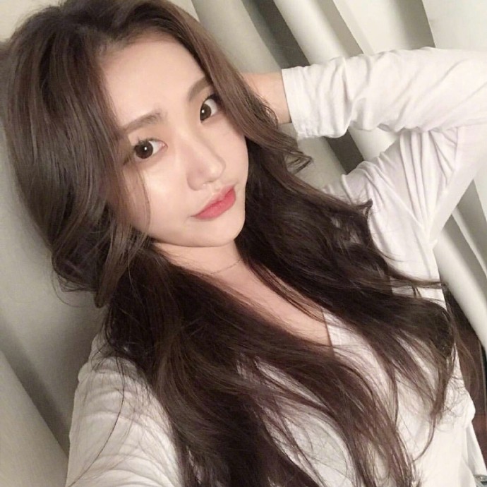 好看美女图片 浪漫的长卷发发型图片
