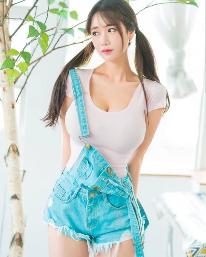胸大的美女图片 韩国美女模特candy完美身材图片