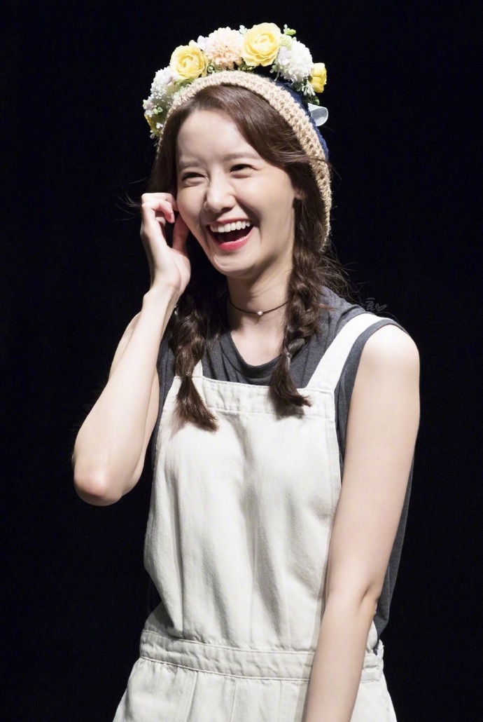 韩国美女图片 女演员林允儿带帽子可爱图片
