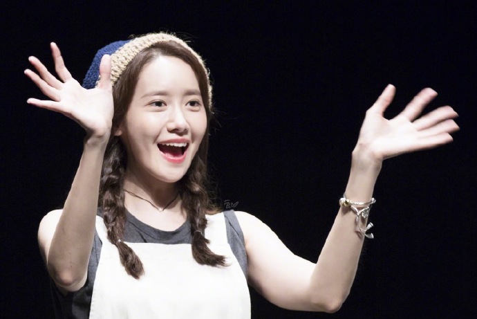 韩国美女图片 女演员林允儿带帽子可爱图片