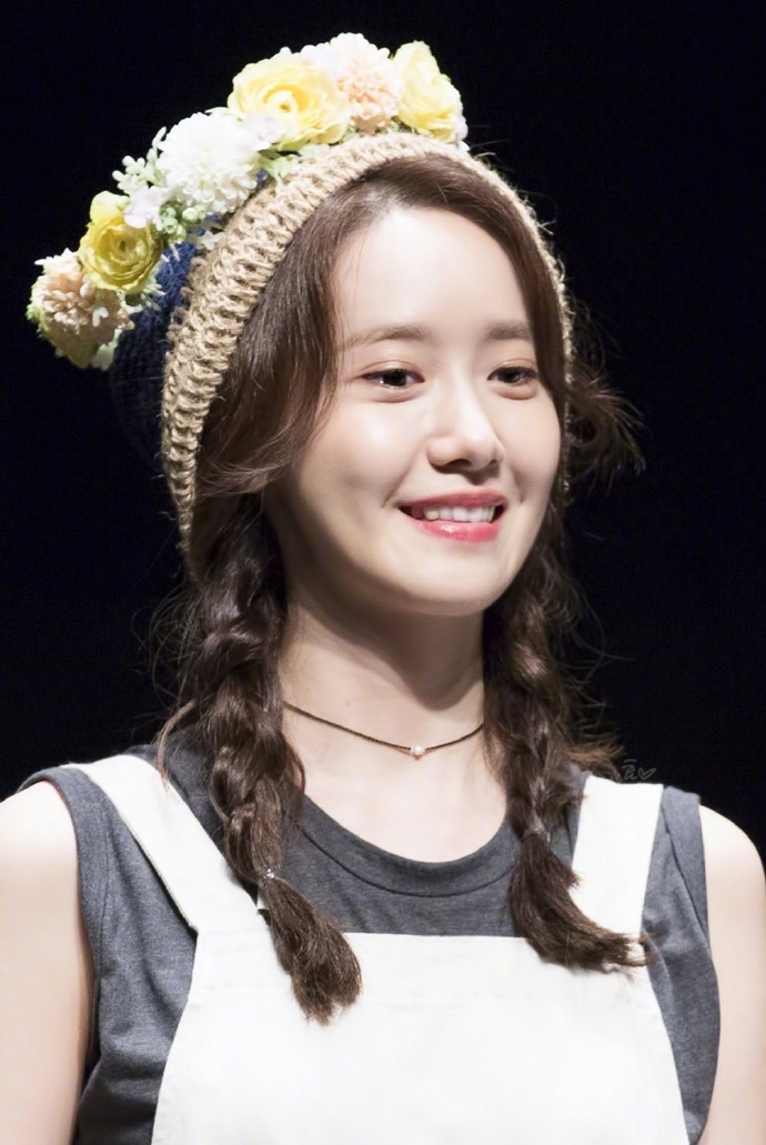 韩国美女图片 女演员林允儿带帽子可爱图片