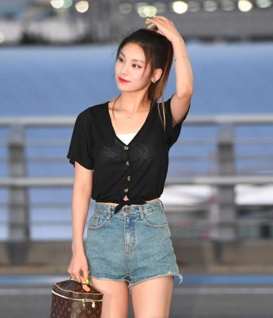 韩国美女图片 韩国女子团体ITZY机场图片