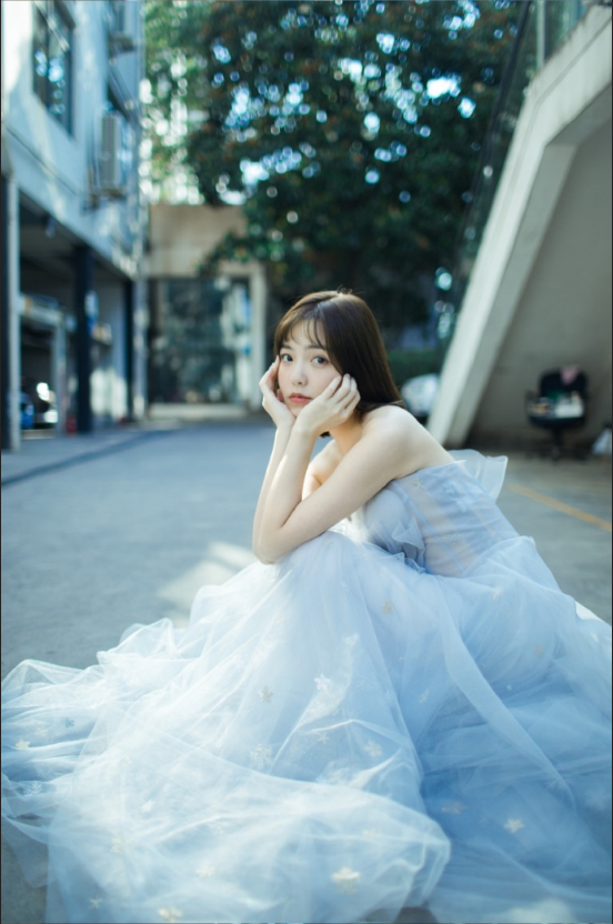 短发美女毛省曈灰色婚纱照写真图片