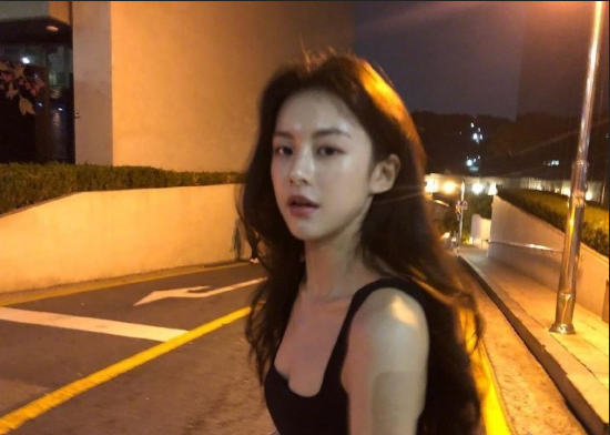 韩国美女图片 韩国女人高允真街拍图片