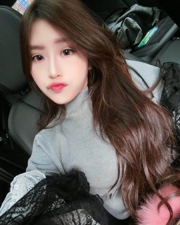 元气美少女自拍照迷人的乳沟图片