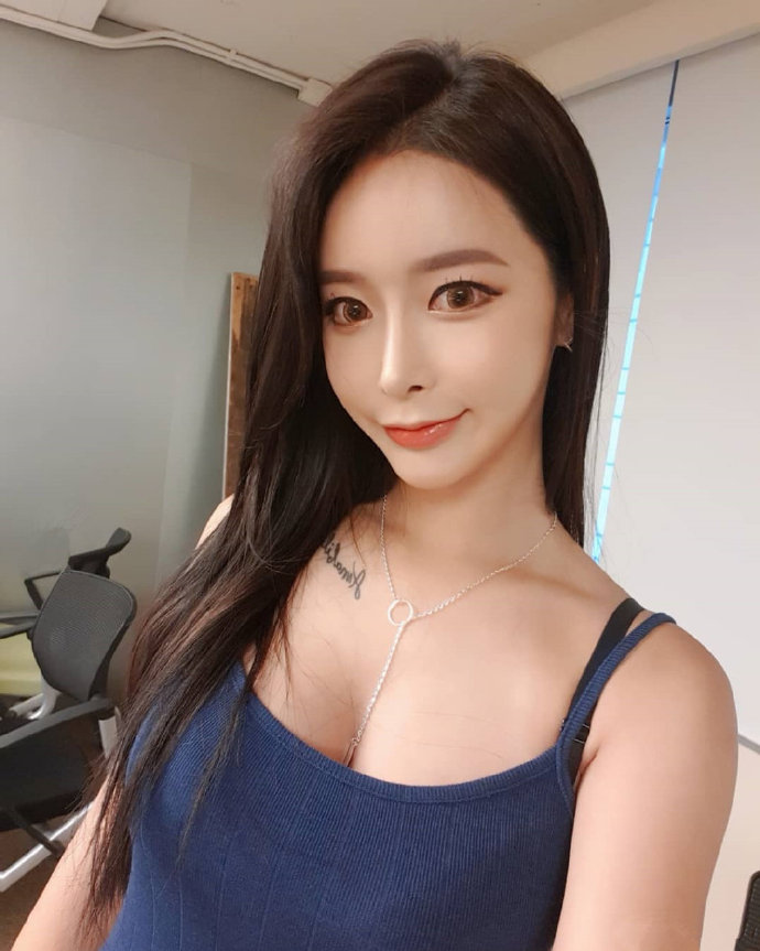 性感美女姐妹花图片 闺蜜自拍照图片