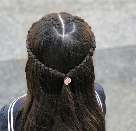 少女心爆棚の爱心发型图片