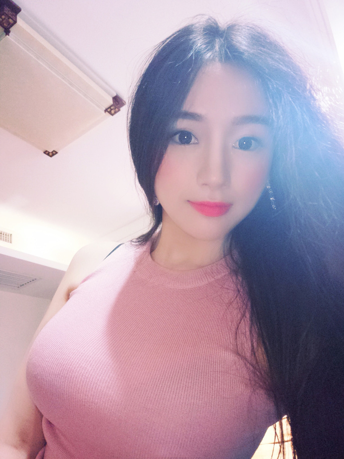 微胖女神图片 黑直长发美女自拍照图片