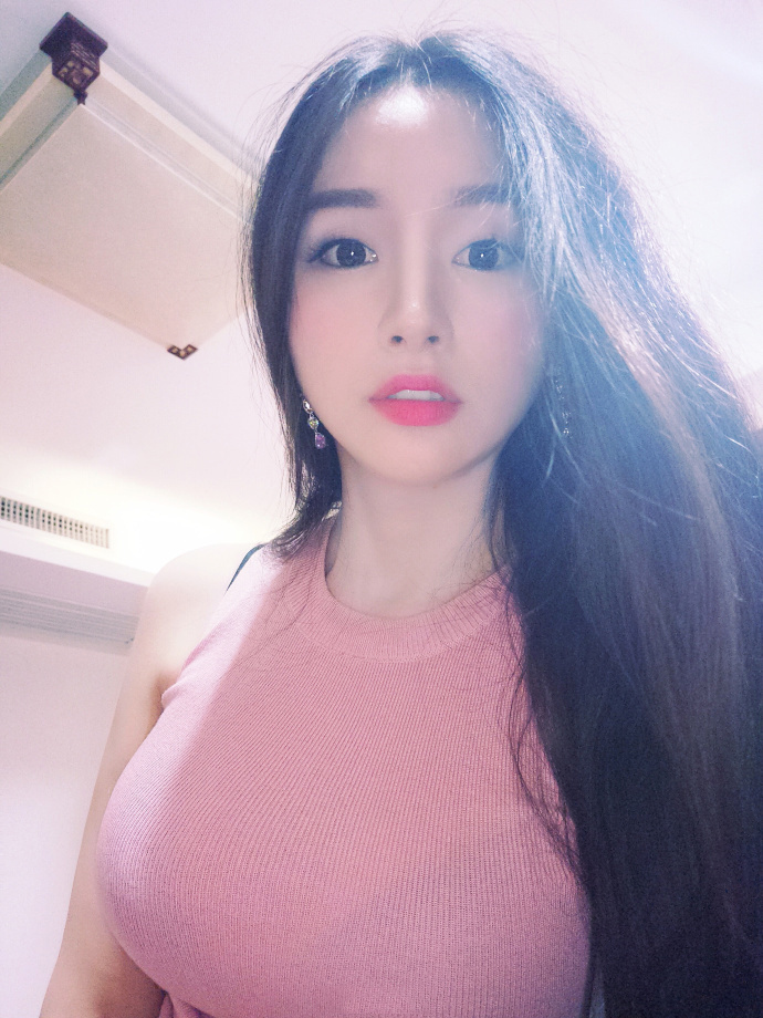 微胖女神图片 黑直长发美女自拍照图片