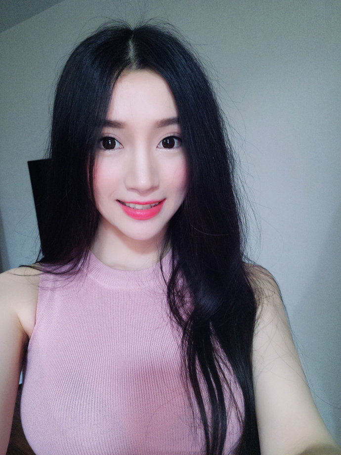 微胖女神图片 黑直长发美女自拍照图片