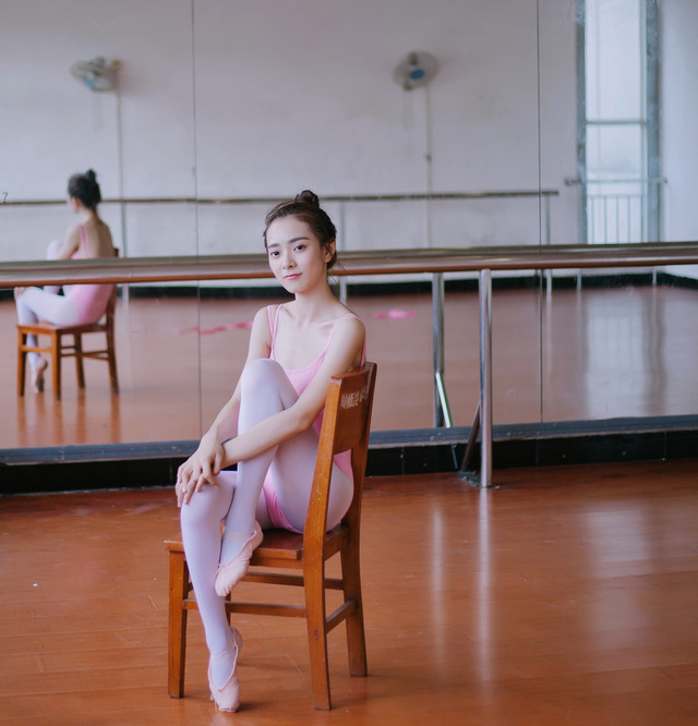 杨柳细腰芭蕾女孩图片 清纯美女图片