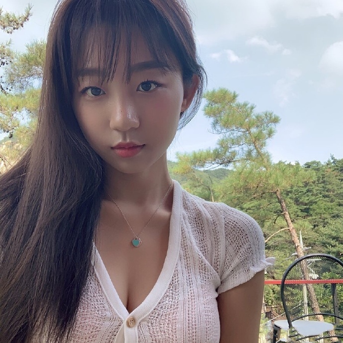 单眼皮美女自拍照图片