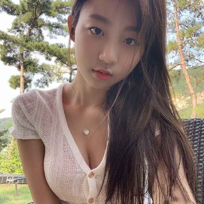 单眼皮美女自拍照图片