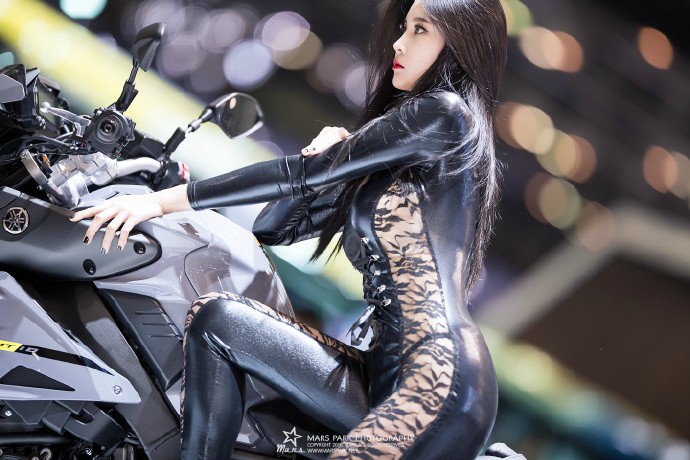 机车女孩图片 机车美女图片