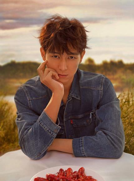 内地男明星现男友李现《时尚芭莎》电子刊封面