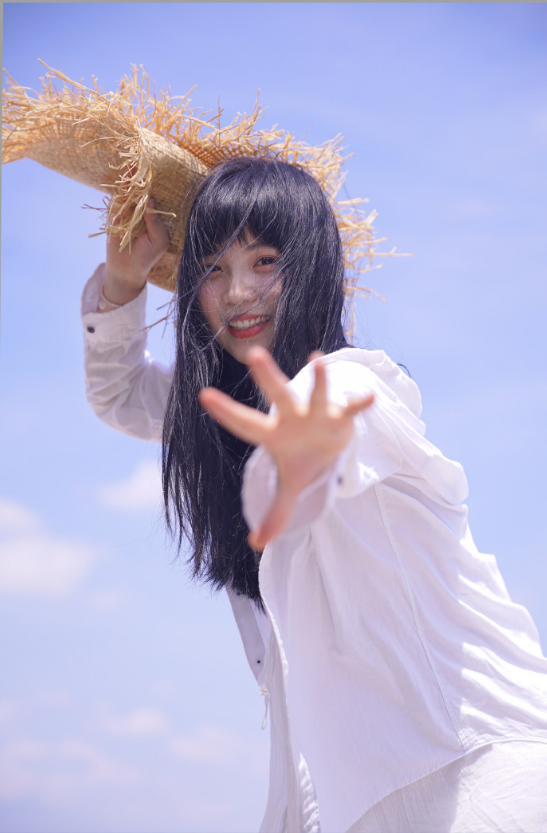 清纯美女图片 创造101选手向俞星海边唯美写真图