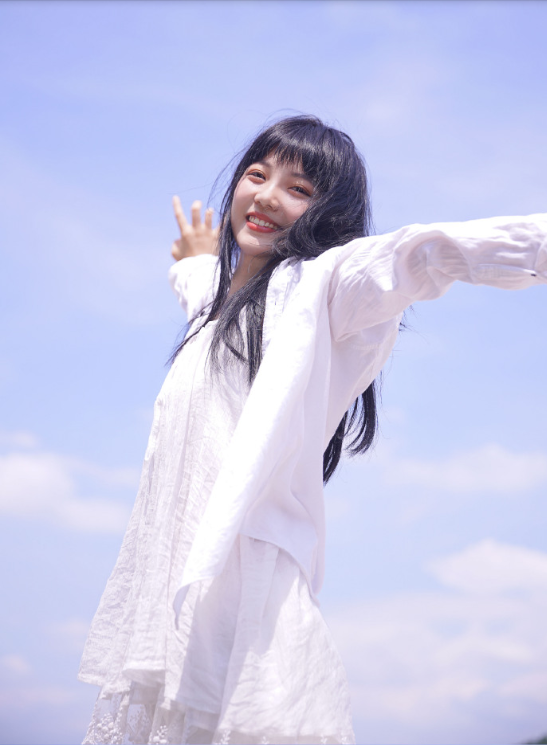 清纯美女图片 创造101选手向俞星海边唯美写真图
