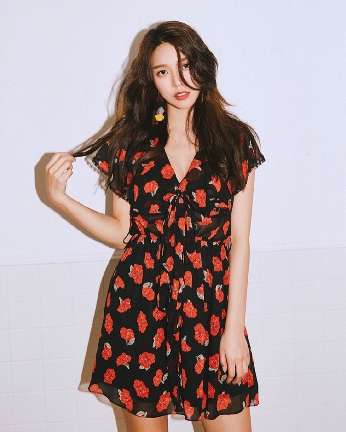 清新脱俗赏心悦目的清纯美女自拍照图片