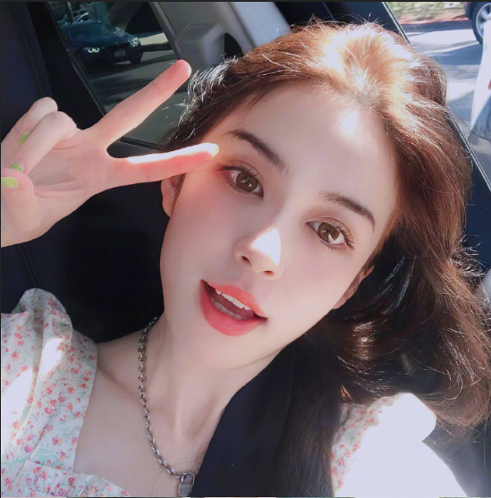 俄罗斯美女图片 95后的中俄混血美女Nadia Bean图片