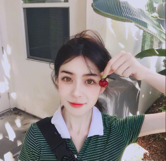 俄罗斯美女图片 95后的中俄混血美女Nadia Bean图片