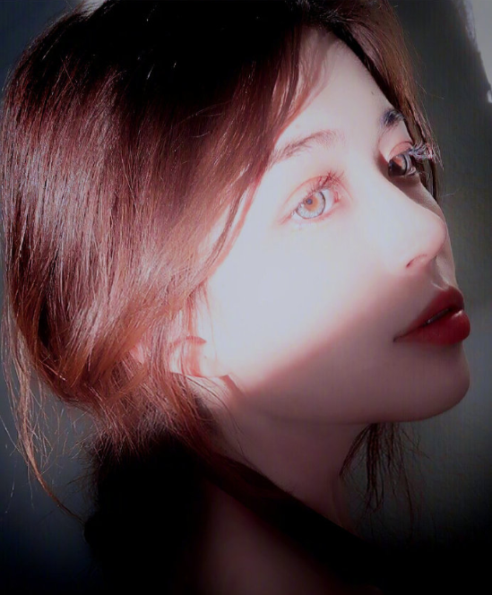 俄罗斯美女图片 95后的中俄混血美女Nadia Bean图片