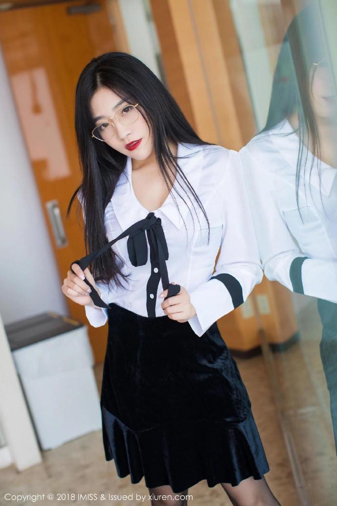 丝袜美女图片 性感女老师的诱惑图片