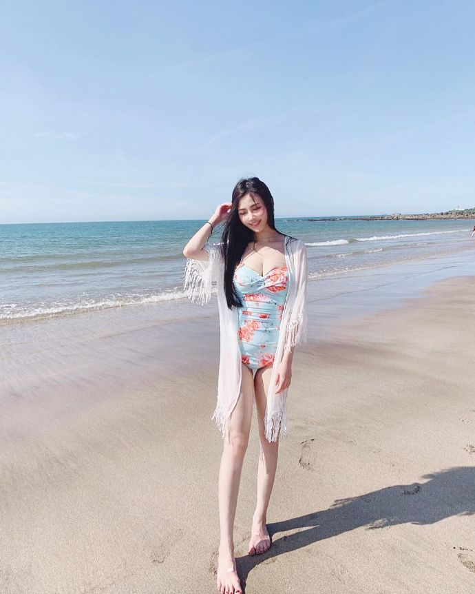性感沙滩美女图片