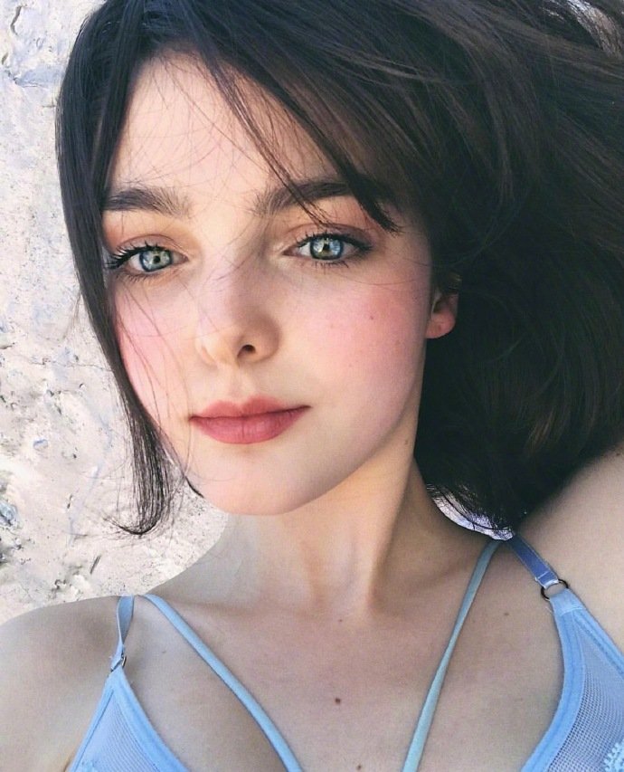 欧美美女图片 爱尔兰精灵Laura Ogrady大眼睛图片