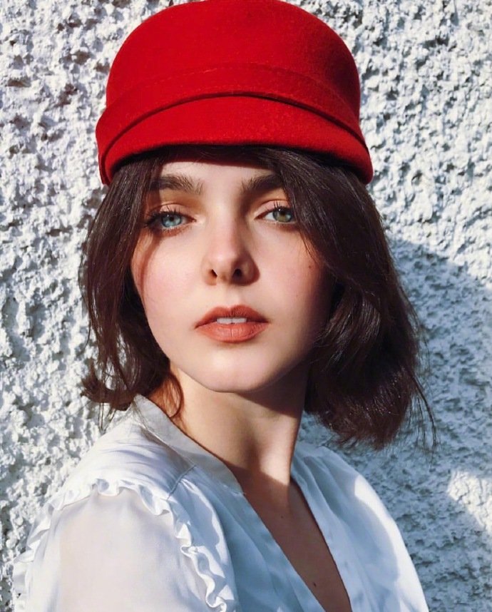 欧美美女图片 爱尔兰精灵Laura Ogrady大眼睛图片