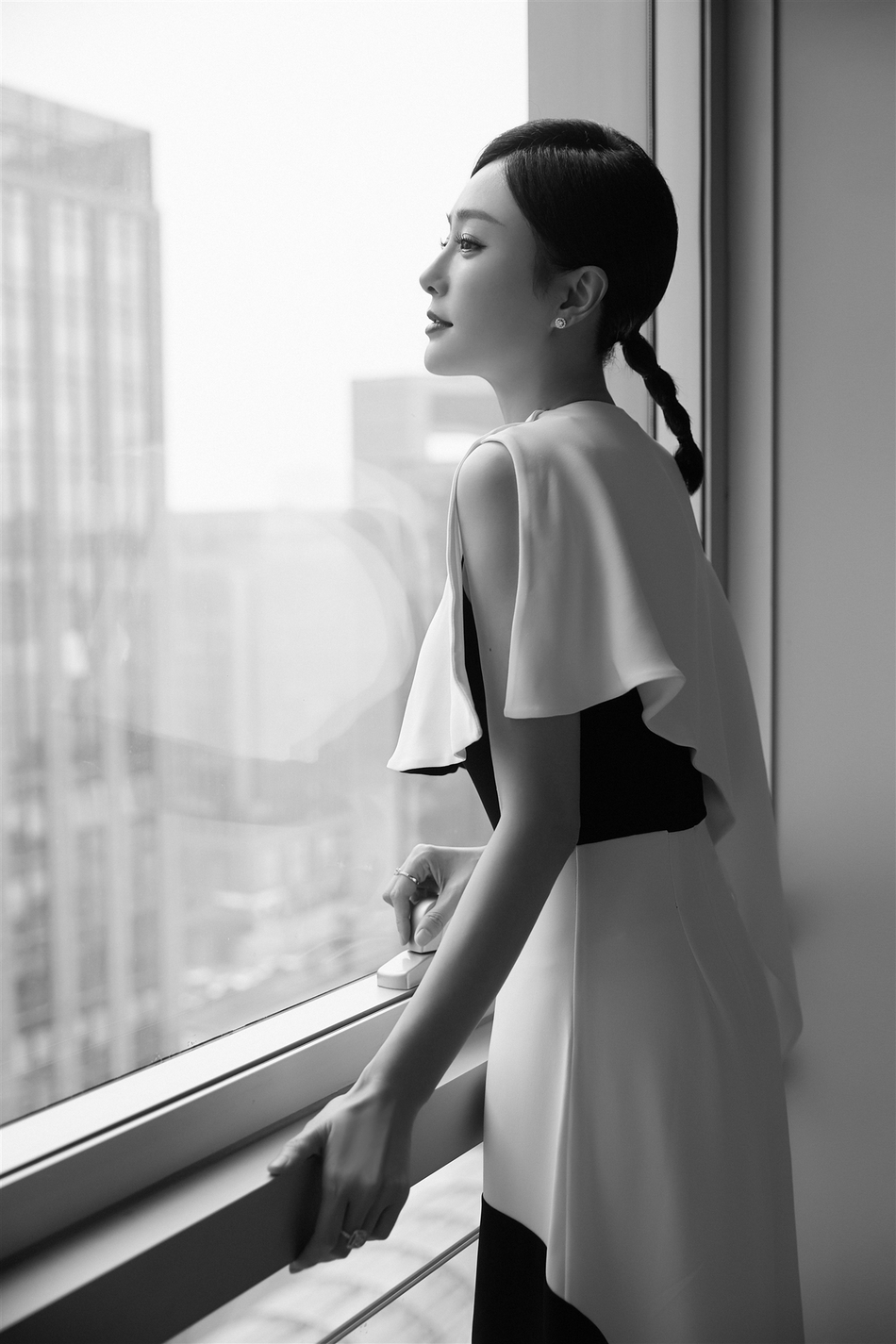 中国美女图片 皇后娘娘秦岚连衣裙优雅端庄图片