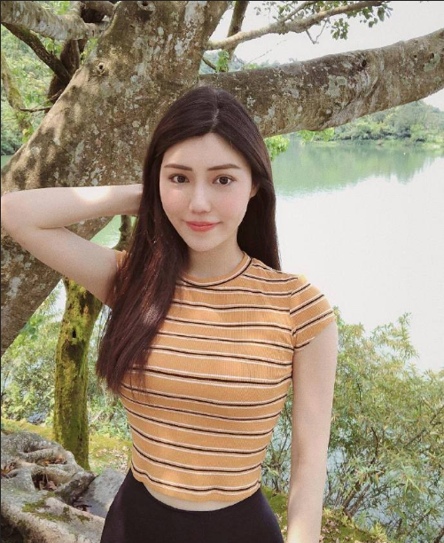 ins网络美女rongs图片