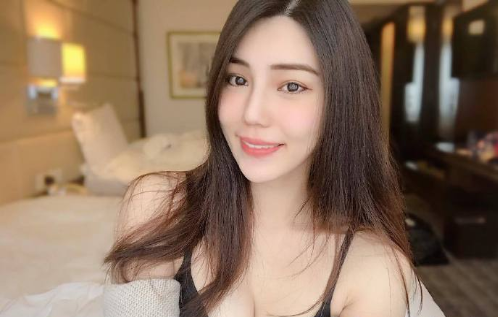 ins网络美女rongs图片