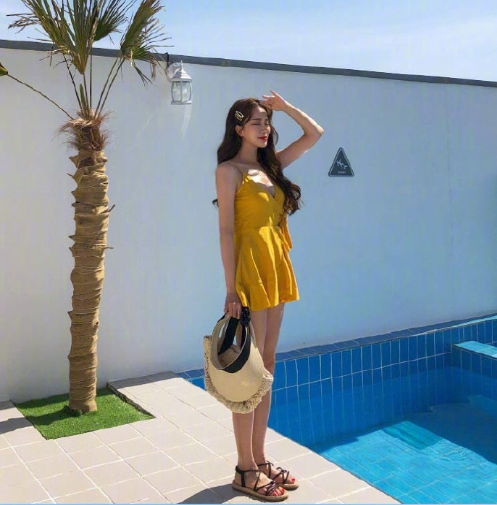 夏季海边美女图片 旅行穿搭Look
