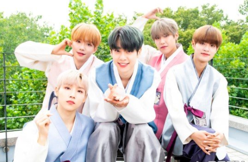 韩国男明星图片 韩国男团AB6IX韩服高清照片
