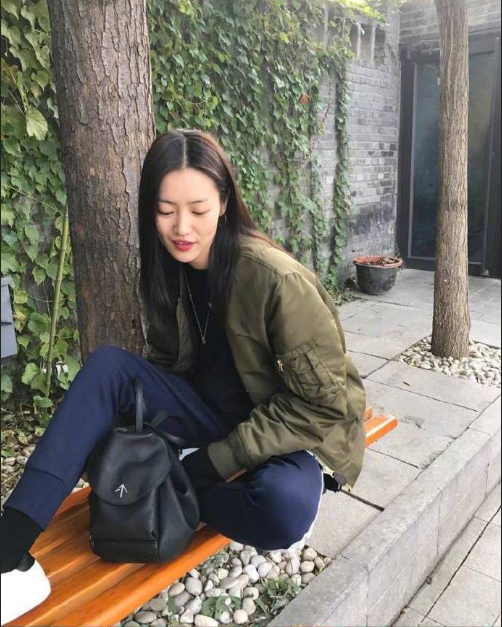 湖南美女图片 中国超模大表姐刘雯旅行照拍照